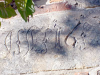 1516 in Stein gemeißelt am Kirchturm Klöden